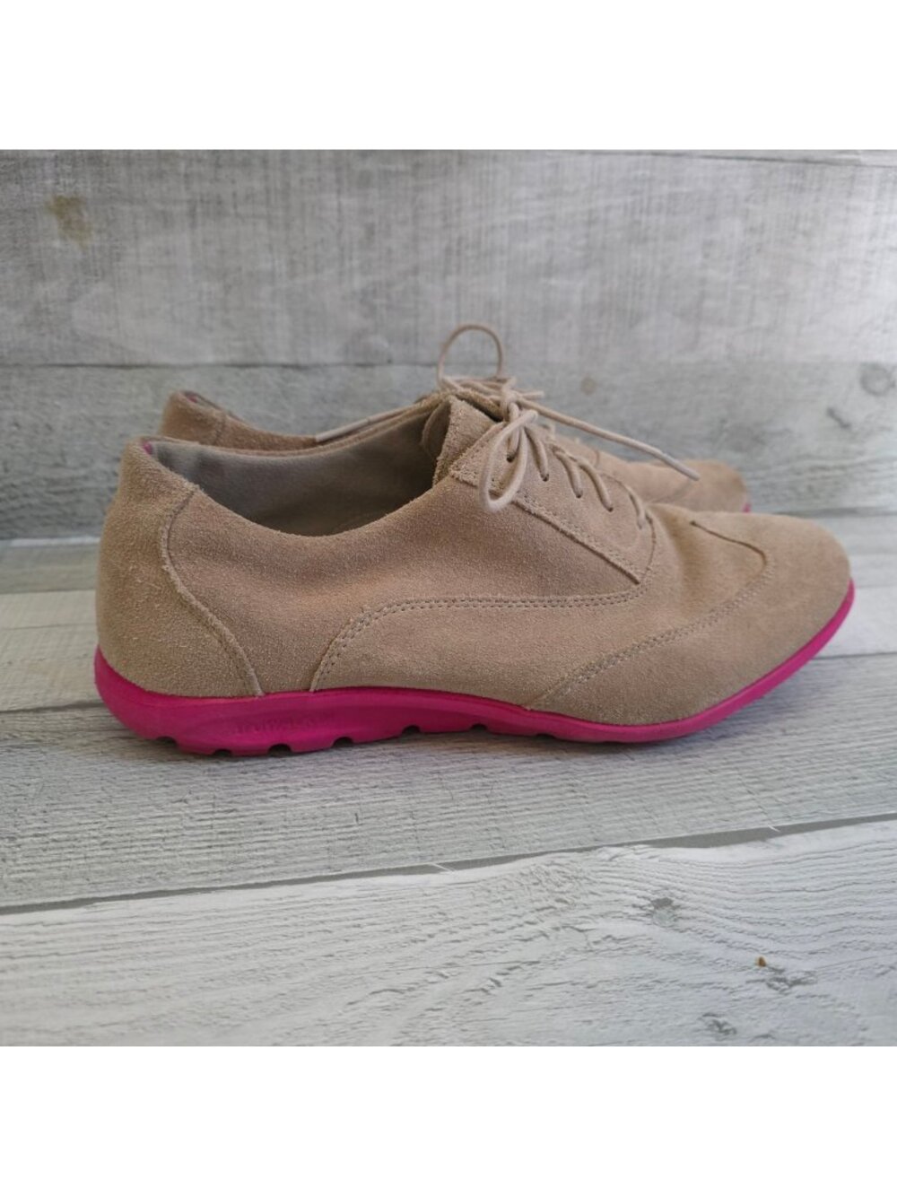 Rockport Beige Suede Lace-Up Womens Shoes With Pink Soles size 7